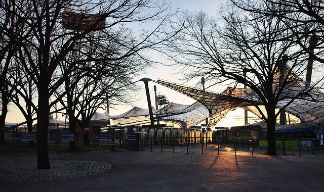 幕式如期而 幕式如期而